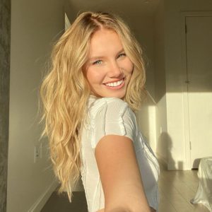 Monica Corgan Bio, Wiki, Age, Height, Weight, Body Measurements, Dating