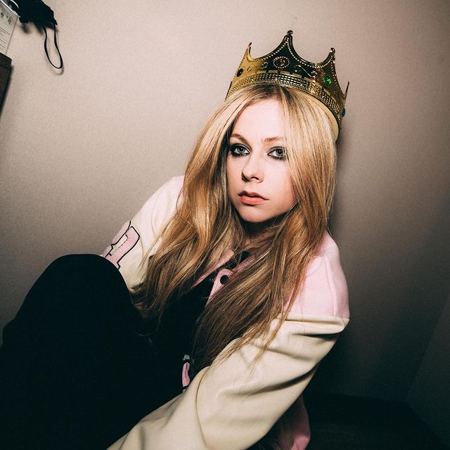 Avril-Lavigne-height