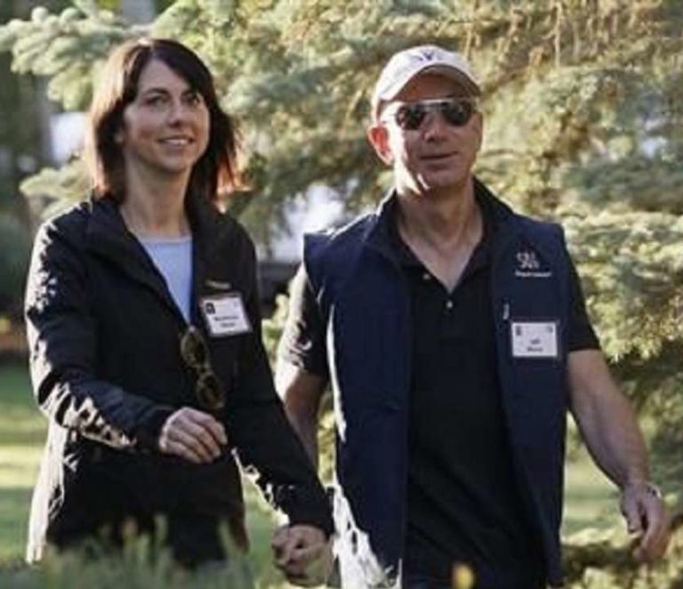 Dan-Jewett-with-his-current-wife-image