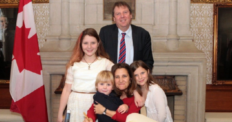 Graham-Bowley-with-his-family-image