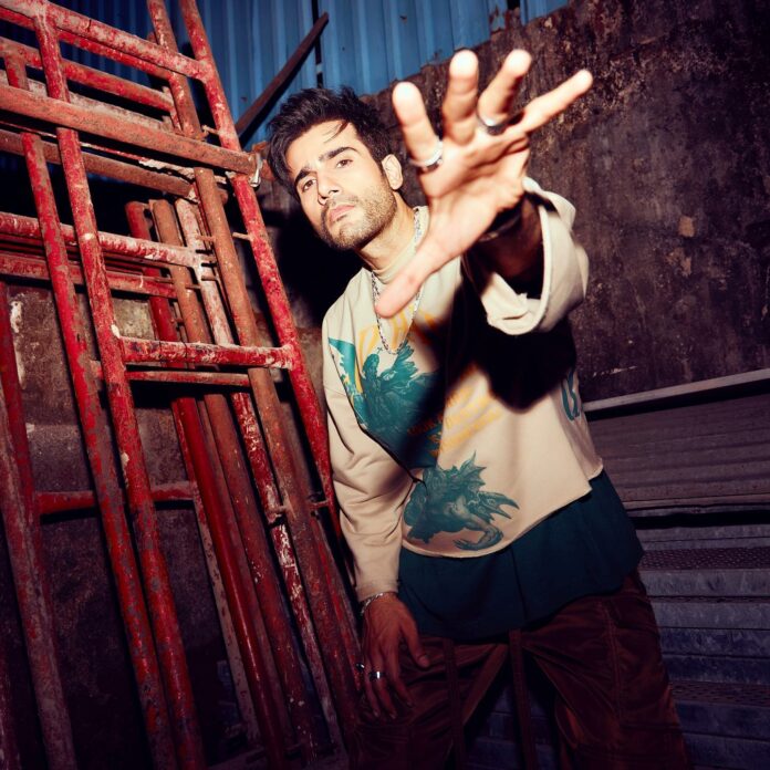 karan-tacker-biography karan-tacker-biography