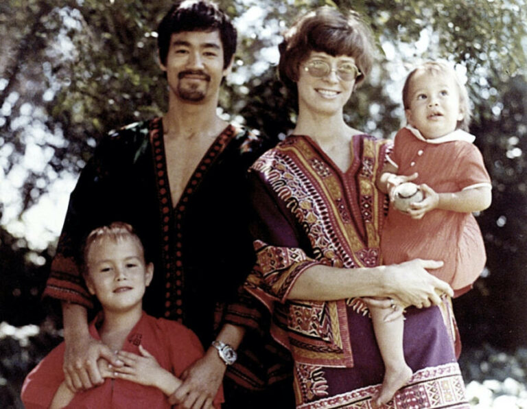 linda-lee-cadwell-with-family