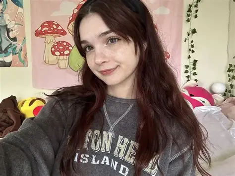 Summer Iris Wiki, Age, Bio, Height, Net Worth and Boyfriend - Pop Creep